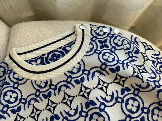 青花瓷圆领衫。 自己备注号码 商品图6