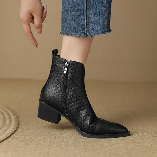 真皮拼接中跟粗跟，高跟尖头女靴YT-939-9 商品图3