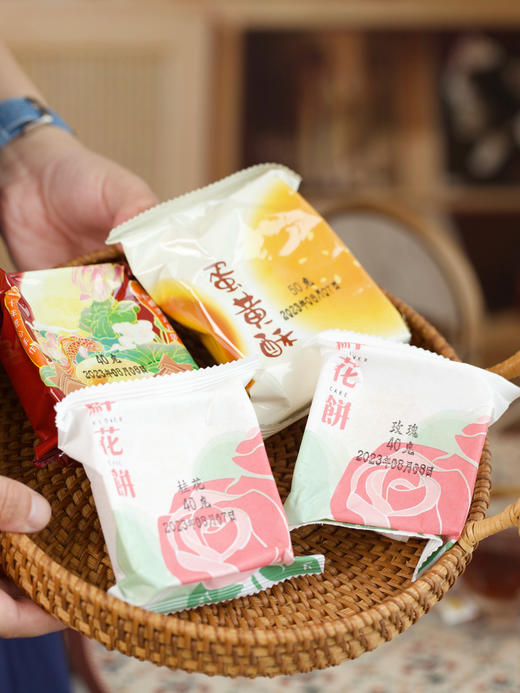 【新增蛋黄酥饼】【云南鲜花饼 预售3天】新鲜现烤新鲜发 手工现烤鲜花饼 玫瑰花香浓郁  酥软细腻  来自云南的浪漫~ 商品图9