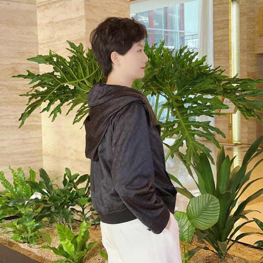 圣三利女装  轻松休闲暗纹字母连帽外套SL2032141 商品图1