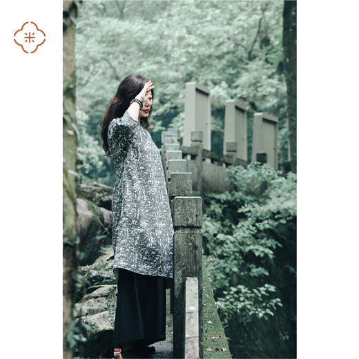 米马独家设计 初秋的无领大袍子 就很像一个举止有礼的中年妇人 商品图0