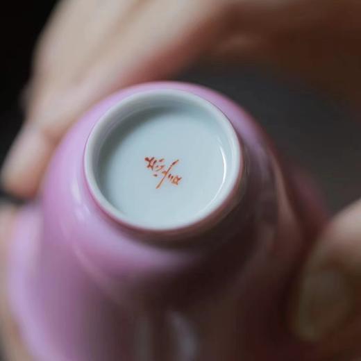 景德镇 忘言/胭脂红粉彩茶花杯 手绘主人杯茶杯仿古单杯陶瓷品茗杯 商品图2