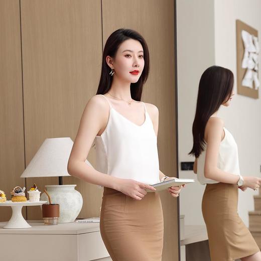 娜璐多 亮钻V字领防醋酸缎吊带背心女无袖打底衫西装内搭2023娜璐多新款 商品图3