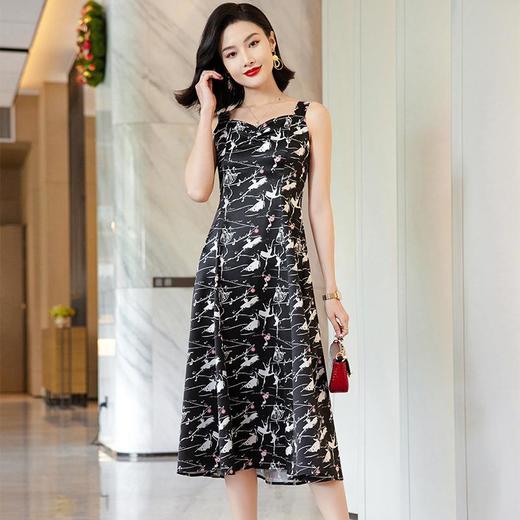 娜璐多 高端洋气连衣裙女2023年夏季中长款仿醋酸缎面印花设计感法式裙子 商品图1
