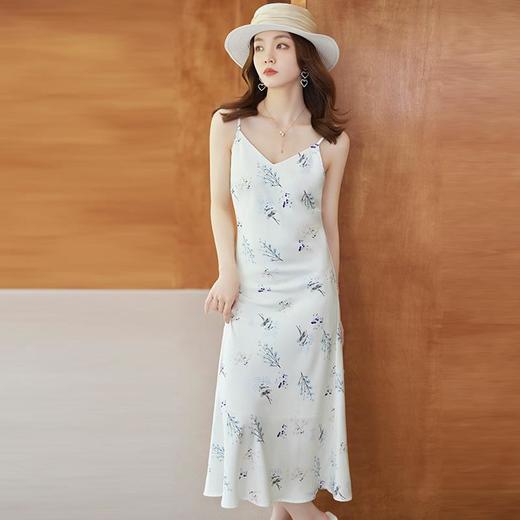 娜璐多 茶歇法式高级感印花吊带连衣裙2023新款收腰显瘦气质碎花裙小清新 商品图2