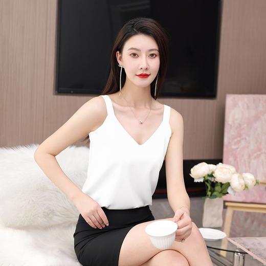 娜璐多 V领吊带背心内搭时尚洋气时髦设计感小众搭配西装打底仿醋酸缎面 商品图2