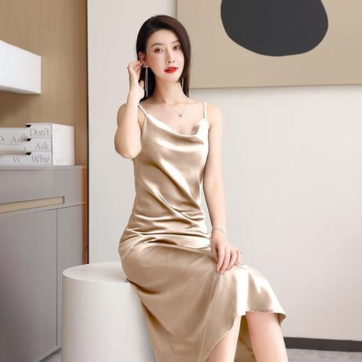 娜璐多 法式设计感简约裙子2023娜璐多新款防醋酸缎面中长款吊带连衣裙女 商品图2
