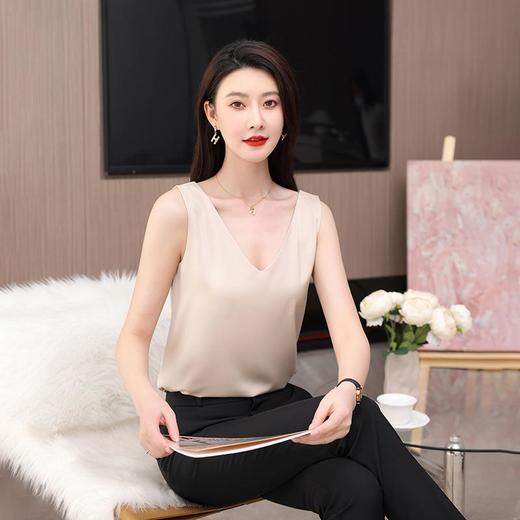 娜璐多 法式气质背心女内搭洋气时髦设计感小众无袖衫2023新款仿醋酸缎面 商品图0