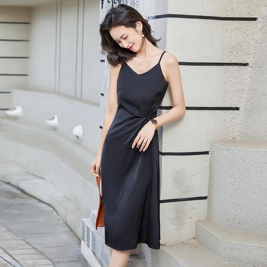 娜璐多 黑色醋酸缎面吊带连衣裙女夏季收腰显瘦气质纯色高腰打底中长裙女 商品图2