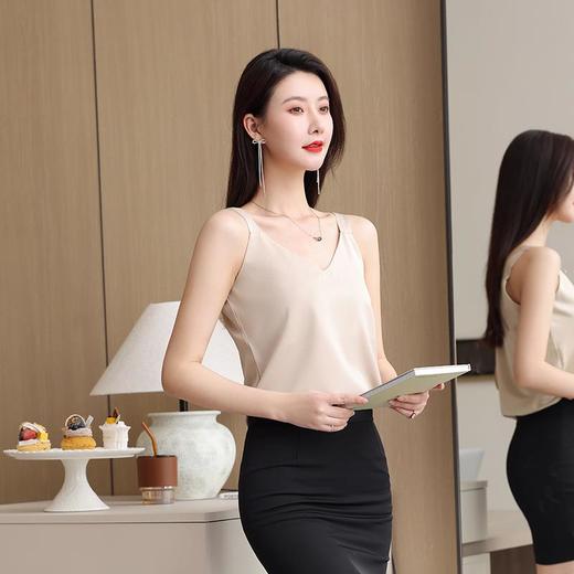 娜璐多 V领吊带背心内搭时尚洋气时髦设计感小众搭配西装打底仿醋酸缎面 商品图3