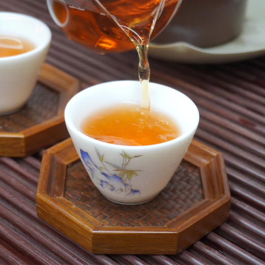 2009年勐库原香普洱茶生茶饼  大饼一片600克一提7片一木箱小件 高性价比 勐库戎氏经典普洱生茶 单片标价 商品图13