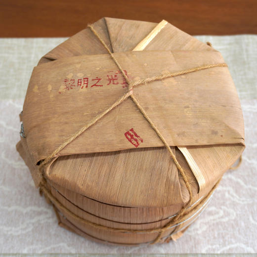 2005年黎明茶厂黎明之光孔雀之乡普洱茶生茶饼 老黎明经典茶品系列之一 好仓好回甘高性价比 商品图3