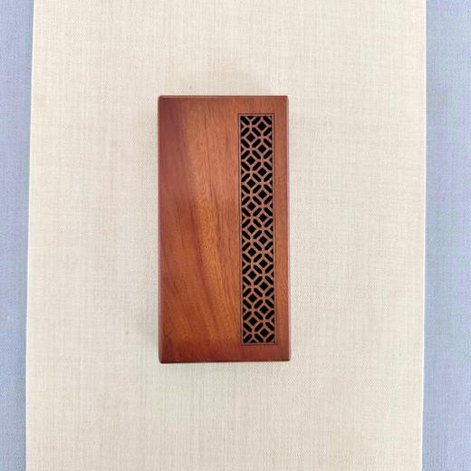 酸枝镂空窗格便携短香盒 商品图1