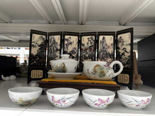 1800贵和祥窑变粉荷盖碗组 商品图0