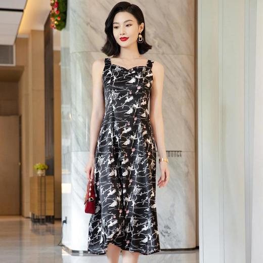 娜璐多 高端洋气连衣裙女2023年夏季中长款仿醋酸缎面印花设计感法式裙子 商品图2