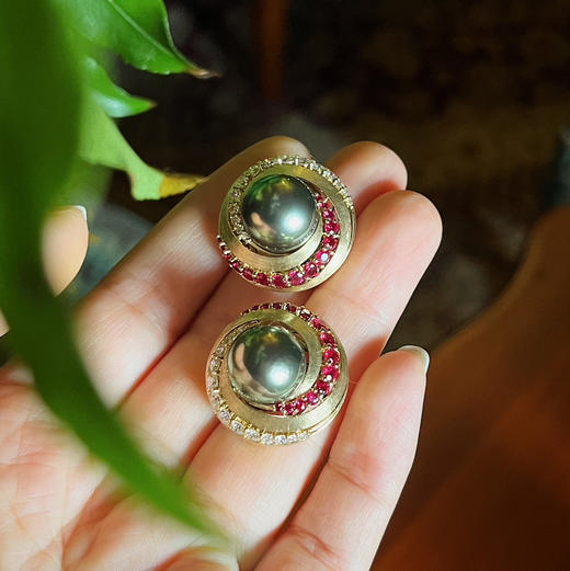 BY EVITA系列 18K镶钻石、红宝石和大溪地马贝珍珠 耳钉 商品图3