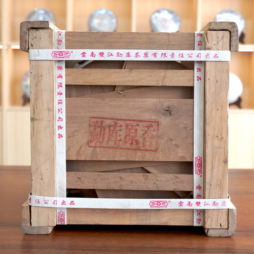 2009年勐库原香普洱茶生茶饼  大饼一片600克一提7片一木箱小件 高性价比 勐库戎氏经典普洱生茶 单片标价 商品图6