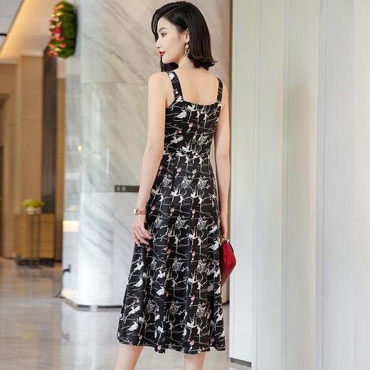 娜璐多 高端洋气连衣裙女2023年夏季中长款仿醋酸缎面印花设计感法式裙子 商品图3