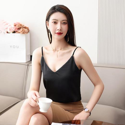 娜璐多 亮钻V字领防醋酸缎吊带背心女无袖打底衫西装内搭2023娜璐多新款 商品图1
