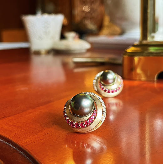 BY EVITA系列 18K镶钻石、红宝石和大溪地马贝珍珠 耳钉 商品图0