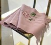 优品堂【唯美世界】100%羊毛绣花围巾 商品缩略图3