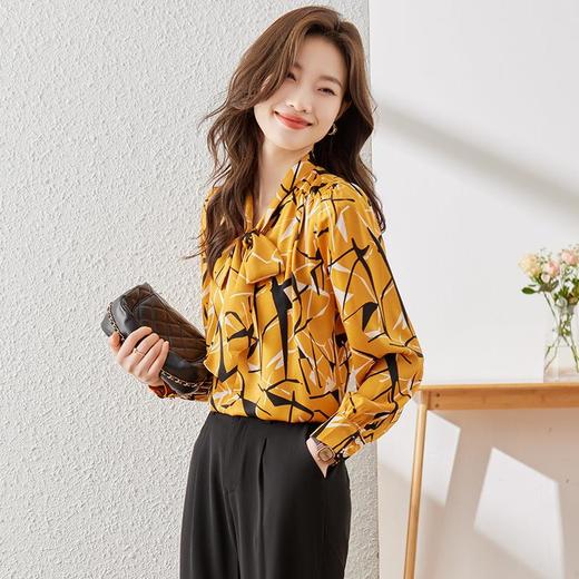 娜璐多 秋季新款港风女装高级感印花V领气质长袖休闲百搭衬衫女款 商品图2