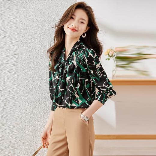 娜璐多 秋季新款港风女装高级感印花V领气质长袖休闲百搭衬衫女款 商品图1