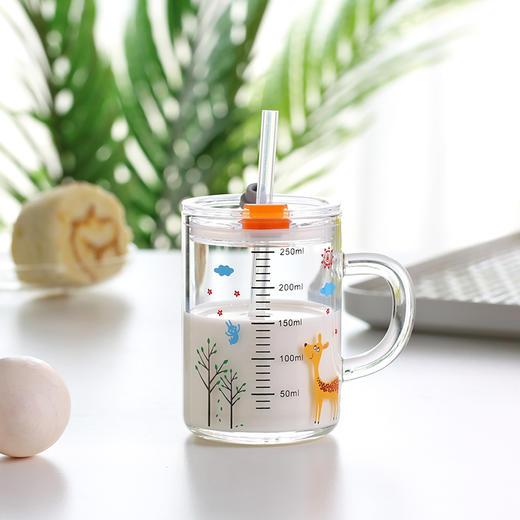 Z2502 宝宝戒奶瓶 带刻度玻璃牛奶杯250ml 带密封盖送吸管 小鹿中号 商品图0