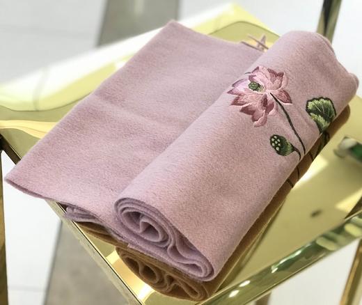 优品堂【唯美世界】100%羊毛绣花围巾 商品图1