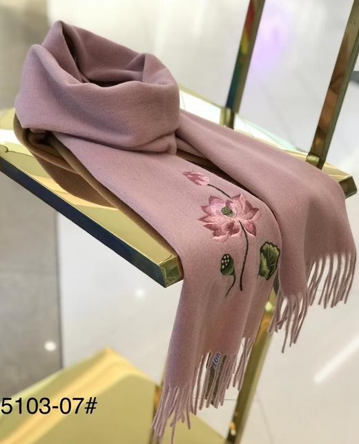 优品堂【唯美世界】100%羊毛绣花围巾 商品图2