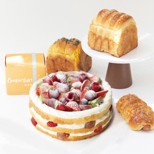 套餐B：8寸蛋糕+1盒曲奇烧+3只面包（生牛乳吐司、南瓜贝贝吐司、德式烤肠面包） 商品图0