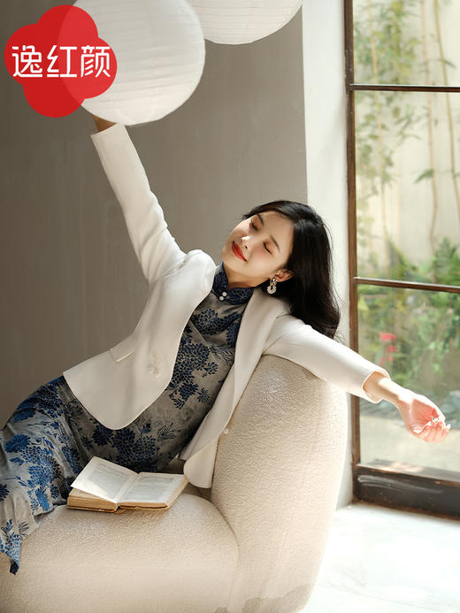 上海逸红颜栖隐2026年秋季新款定制人字纹TR面料短外套女祥鹤刺绣 商品图1