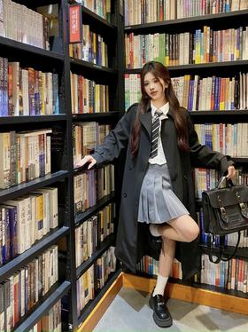 今天人设走的是#时髦知识分子风~