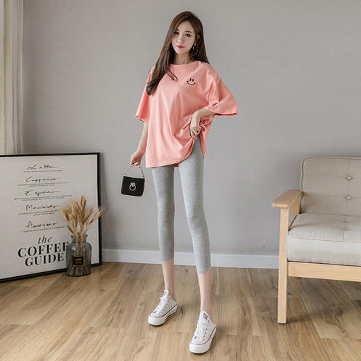 【夏日清凉，温柔高贵】打底裤，外穿薄款，莫代尔面料，夏日必备。高腰设计修饰身形，七分裤长展现小腿线条。灰色调妆点整体，加肥加大尺码更贴心。穿上它，你不再是无助的局外人，而是时尚的主角。 商品图2