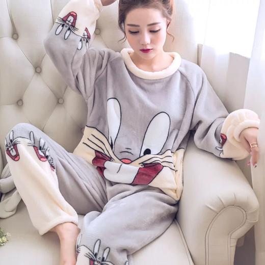 【秋日如歌，冬日如诗】暖暖的法兰绒，温暖你的心。红色珊瑚绒，可爱卡通，宛如天使降临人间，守护着你的梦。厚实保暖，舒适柔软，家居服套装可外穿，送女友、老婆、妈妈，贴心又实用！ 商品图5