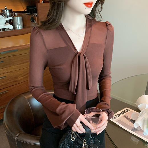 KQL435G7691 蝴蝶结网纱打底衫女装2023秋冬款高级感漂亮洋气V领系带T恤上衣 商品图1