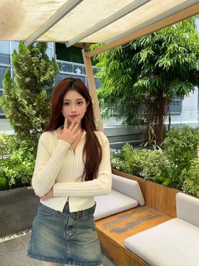 微凉天气出门穿薄款针织衫是最佳选择！