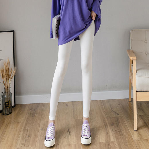 【时尚百搭，舒适透气】秋天来临，莫代尔九分打底裤女出击！外穿新款灰色大码，加肥加大显瘦紧身裤，不用愁困扰衣橱，一条就能轻松驾驭各种场合。快来选购吧！ 商品图5