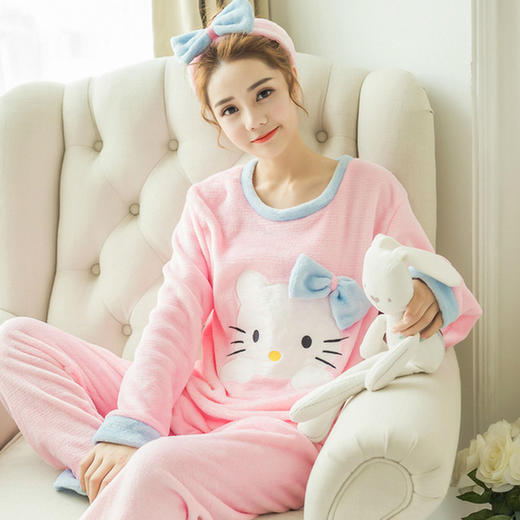 【秋日如歌，冬日如诗】暖暖的法兰绒，温暖你的心。红色珊瑚绒，可爱卡通，宛如天使降临人间，守护着你的梦。厚实保暖，舒适柔软，家居服套装可外穿，送女友、老婆、妈妈，贴心又实用！ 商品图1