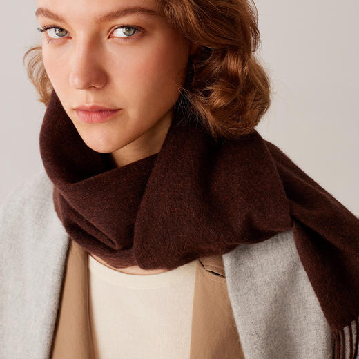 Johnstons of Elgin经典纯羊绒宽幅围巾 纯色 商品图3