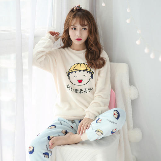 【秋日如歌，冬日如诗】暖暖的法兰绒，温暖你的心。红色珊瑚绒，可爱卡通，宛如天使降临人间，守护着你的梦。厚实保暖，舒适柔软，家居服套装可外穿，送女友、老婆、妈妈，贴心又实用！ 商品图3