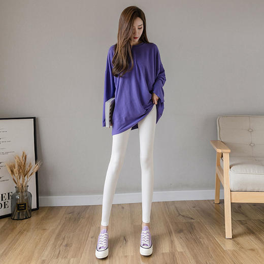 【时尚百搭，舒适透气】秋天来临，莫代尔九分打底裤女出击！外穿新款灰色大码，加肥加大显瘦紧身裤，不用愁困扰衣橱，一条就能轻松驾驭各种场合。快来选购吧！ 商品图4