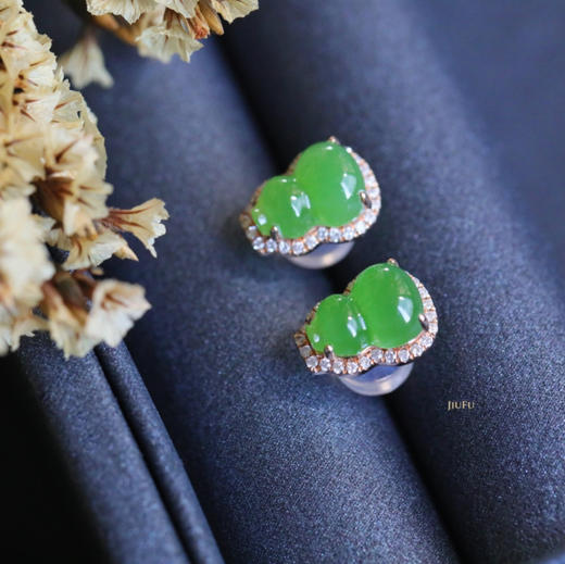 18K玫瑰金和田玉（碧玉）葫芦满钻耳饰/单面葫芦6*8mm/苹果绿 商品图3