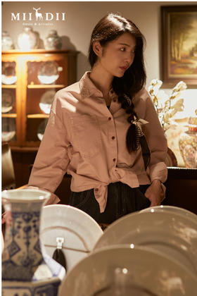 我会通过城市徒步、逛古董市场、旅行、或者写生,去不同的地方体会那一刻真实的美好