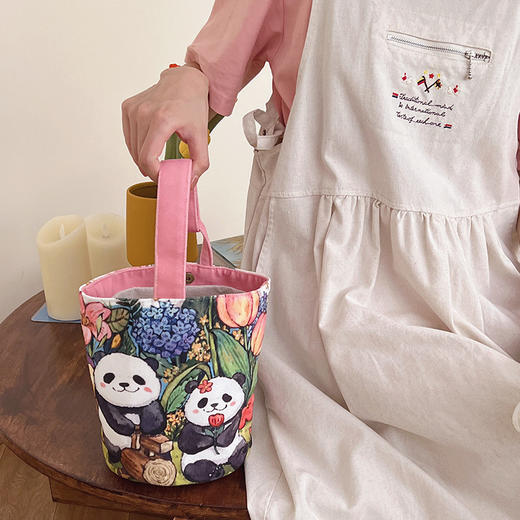 【熊猫手提包】卡通国宝熊猫帆布包  水桶形状手拎便当包  外出妈咪包上班手提包 商品图2