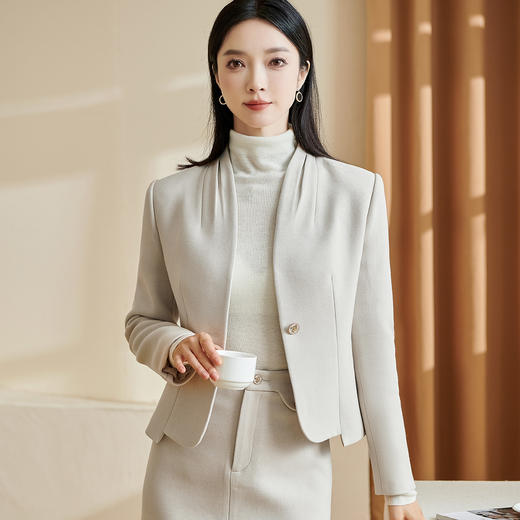米思阳2024秋季新款高定简约气质通勤短款西服外套高级感小西装2951 商品图2