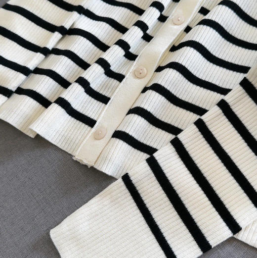 【断码 清仓 凑单】 薄款针织翻领条纹开衫 IC小禾 莱茵河边轻盈减龄薄款 超细织棉条纹 翻领开衫 商品图11