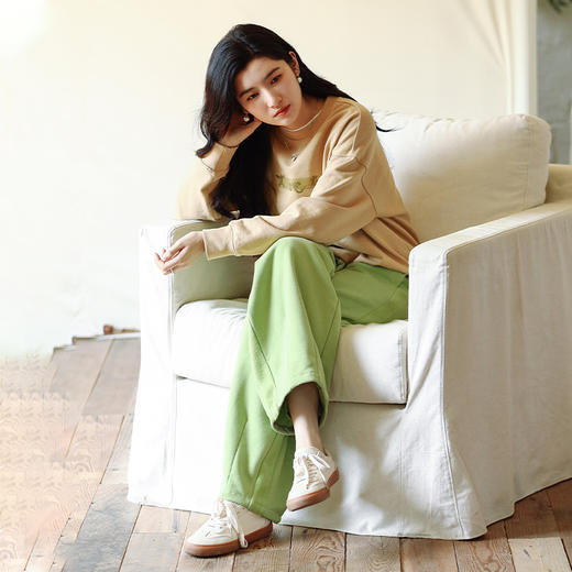 绽放675朵/ 时尚减龄重磅棉毛圈圆领罗纹落肩长袖主题印花卫衣 商品图1