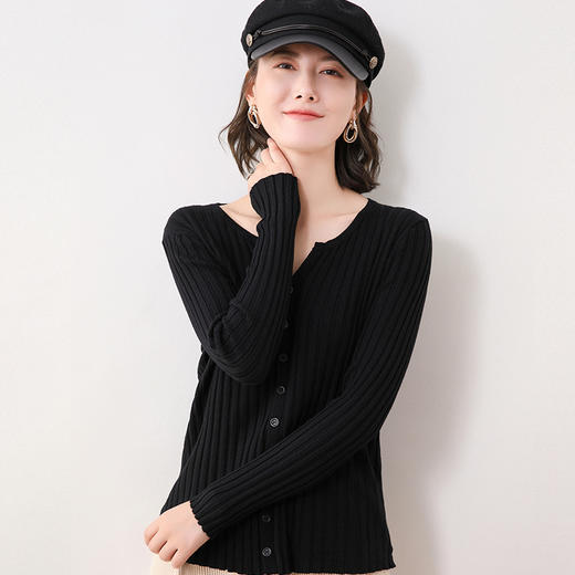 【春节不打烊】【法丝璐法式气质V领针织开衫】浓浓的法式气息😍早春值得入手❗某宝售价💰296，现团💰49  拿下高品质！ 商品图5