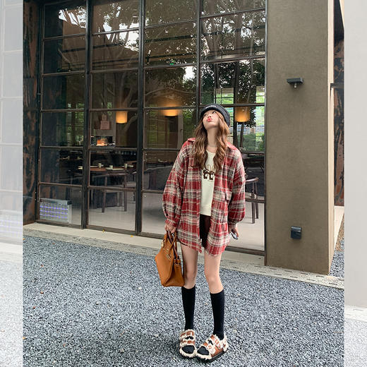 <曾小咸推荐>【可爱抨击】小熊印花短款卫衣 商品图2